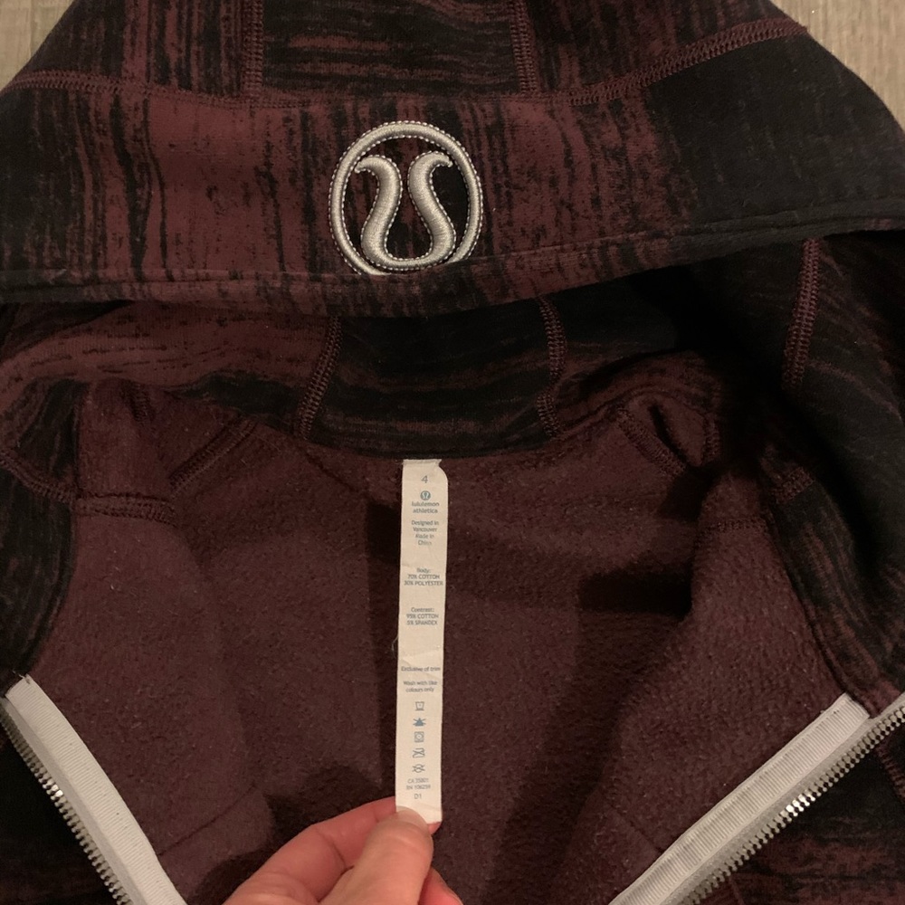 lululemon Scuba Hoodie Size 4 Burgundy/Black - Picture 4 of 5